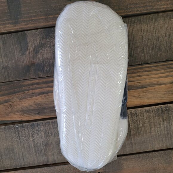 Fuzzy Cow Slippers - Picture 3 of 4